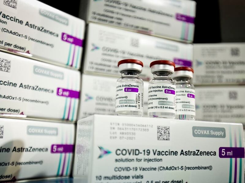 Los problemas que llevaron a AstraZeneca a retirar su vacuna contra el covid a nivel mundial