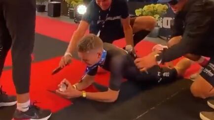 Cristian Moratiel, triatleta español, pidiendo matrimonio