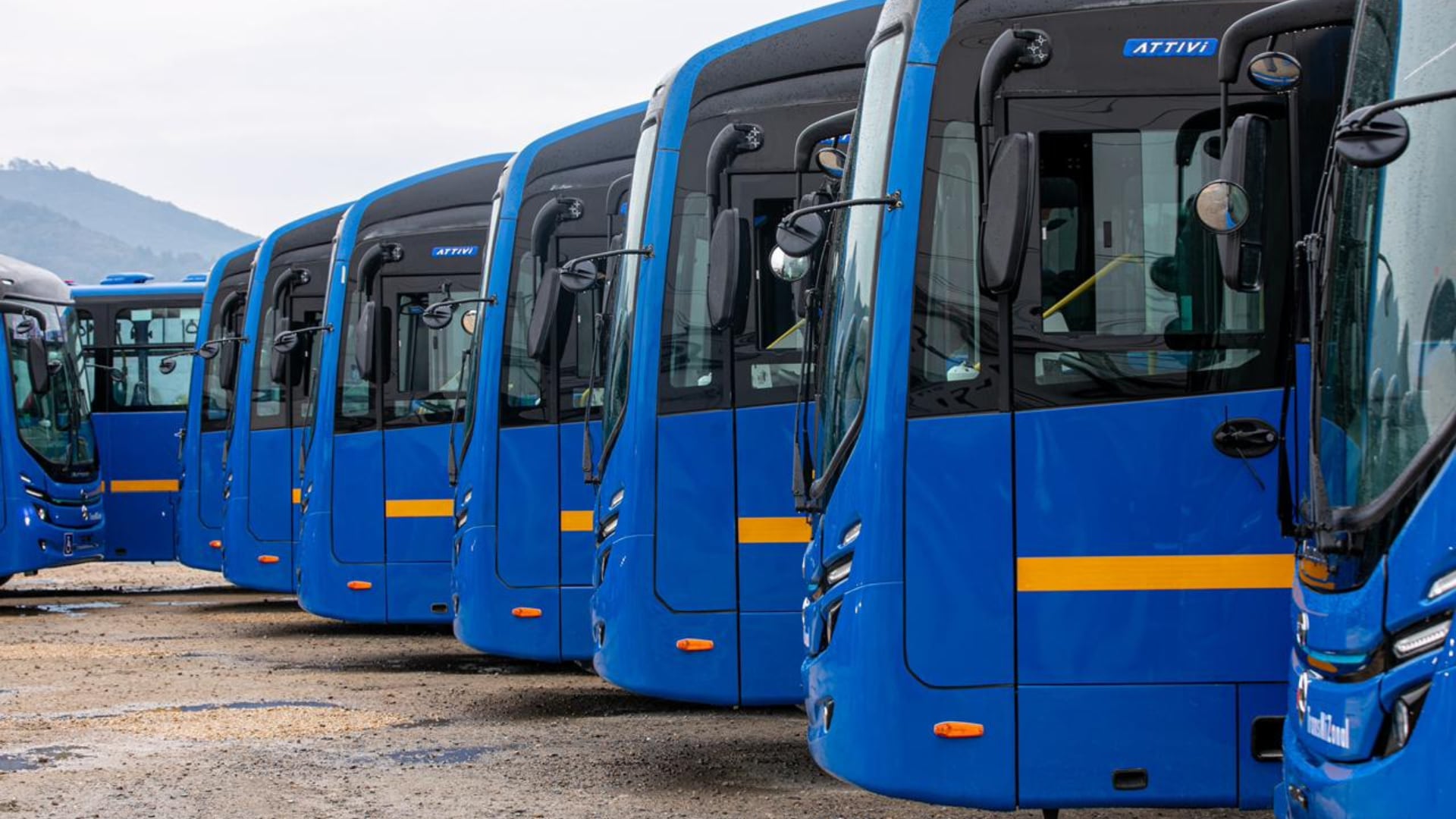 Bogotá se electrifica: Galán entrega los primeros 68 buses nuevos de una flota histórica