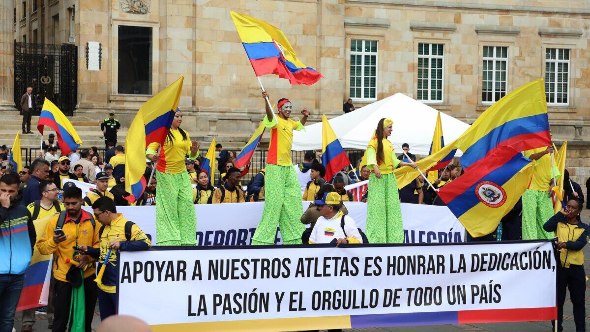 El deporte colombiano se hizo sentir en la Plaza de Bolívar en defensa de su presupuesto