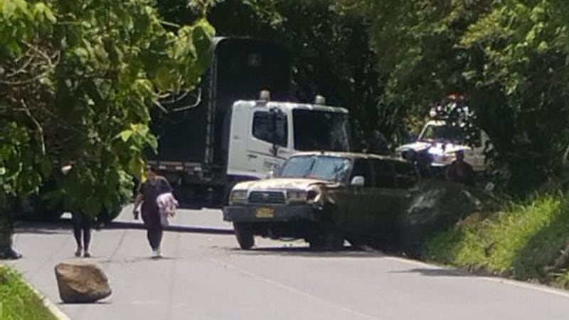 Terror en la Panamericana: Asalto con explosivos a carro de valores deja un civil muerto en Cauca