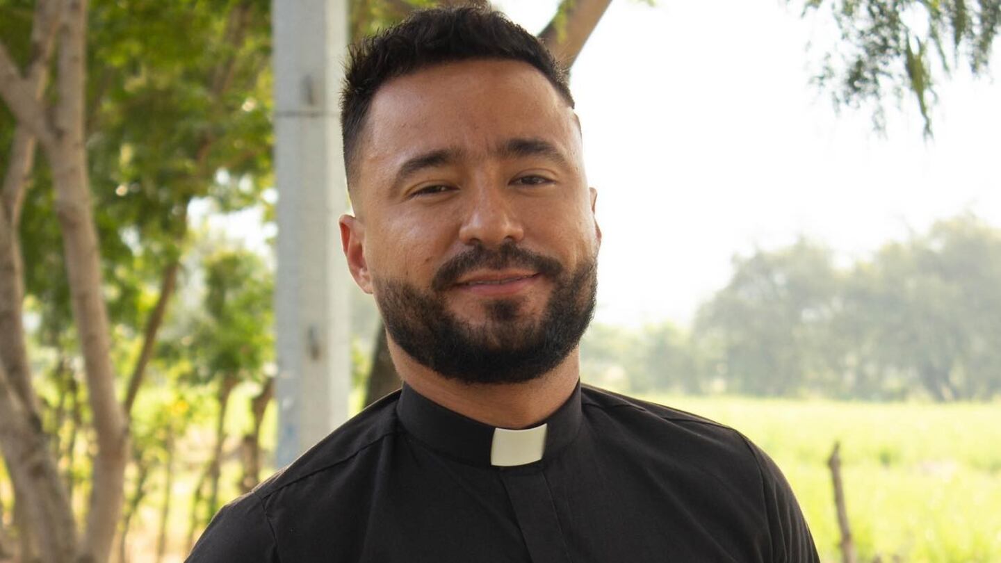 Algunos fieles se escandalizaron por el video del padre Torvic y piden que guarde cordura mientras otros le aplaudieron la polémica coreografía.