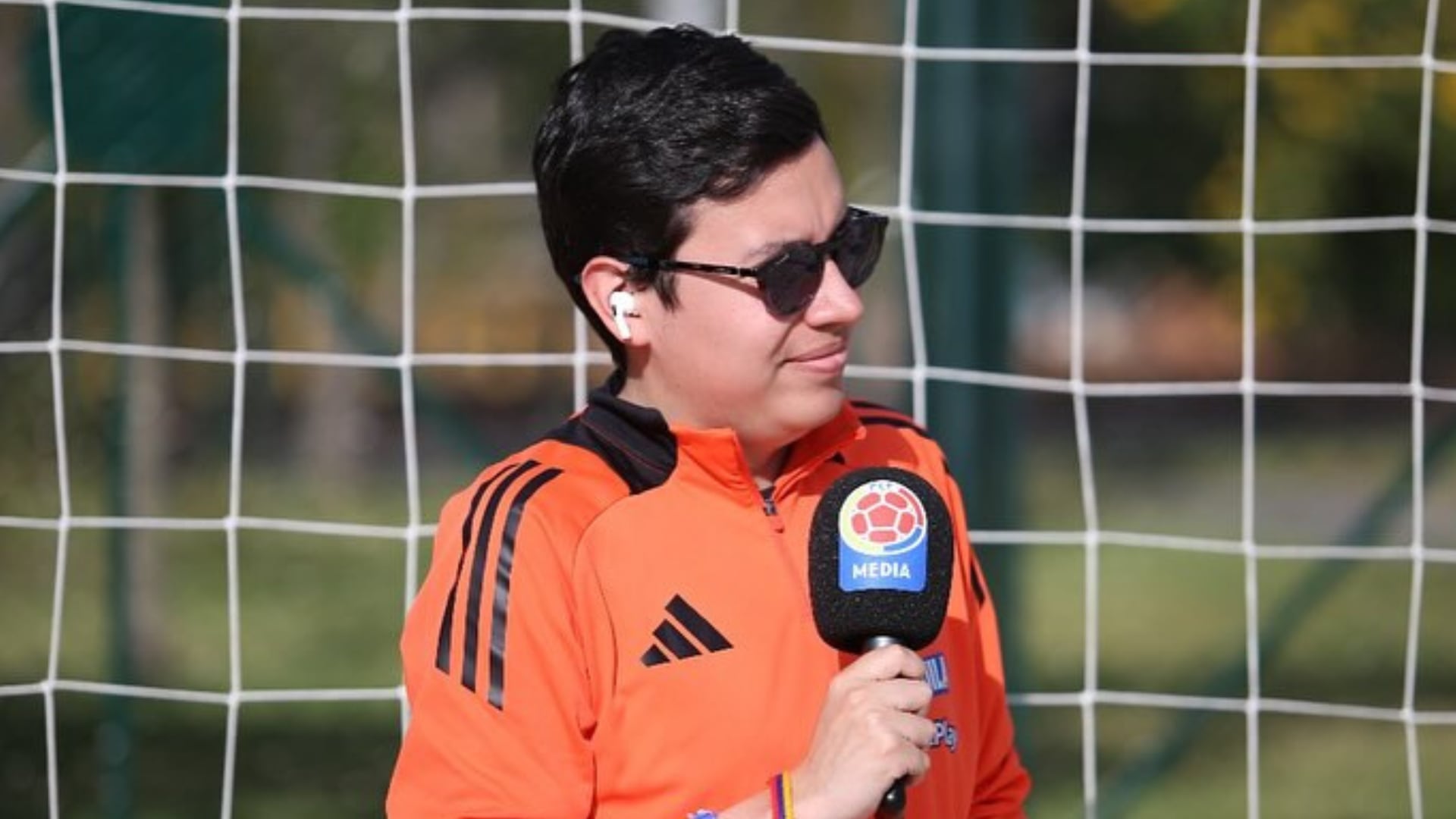 Periodista colombiano dejó en ridículo a hincha de Bolivia que quería humillarlo