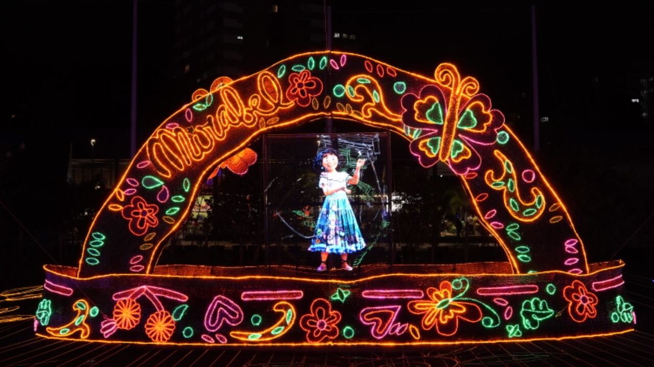 Alumbrados Navideños inspirados en la película Encanto.