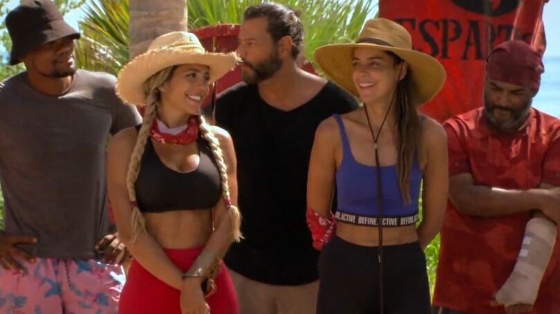 Tras el último capítulo de 'La Isla De Los Famosos' dos miembros de las tribus dejaron ver más de una sonrisa al ser cuestionados sobre lo que compartieron.