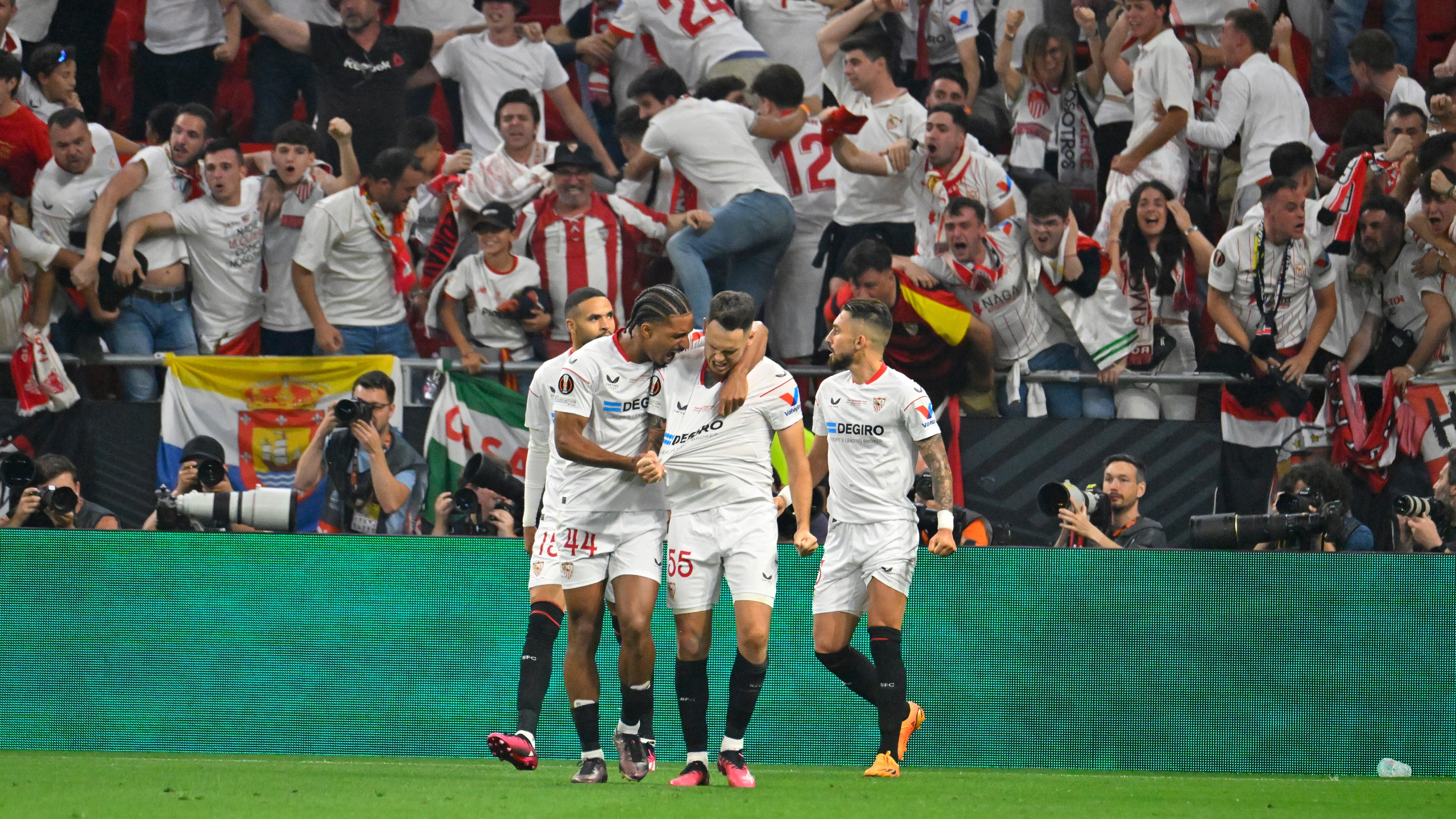 El Sevilla festeja su gol en la Europa League