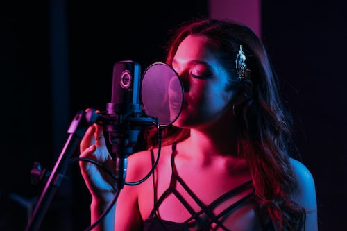 Amplify-HER llega a Bogotá: el programa de YouTube que impulsa a mujeres en la música
