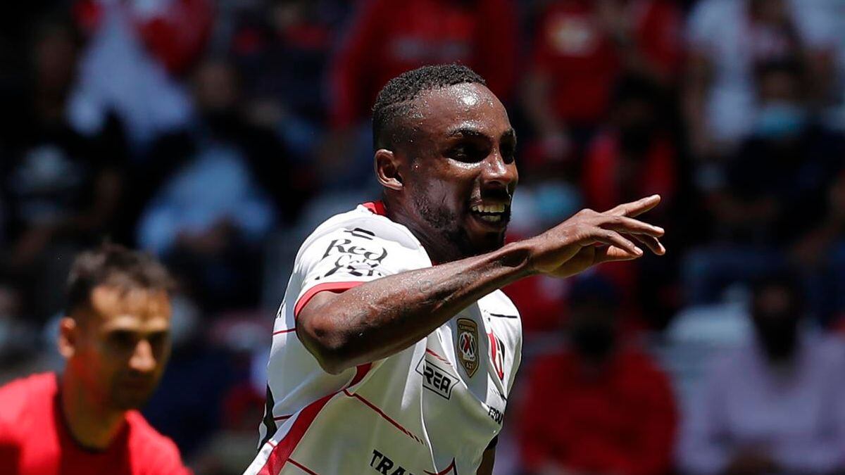 Quiñones se fue de doblete y le dio agónica clasificación a Atlas en México