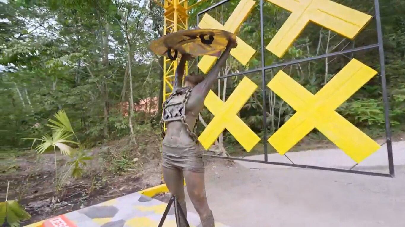Karen del 'Desafío XX', capitana de Alpha, llegó a la prueba tras días sin comer, durmiendo mal, se abrió camino sola y no necesitó ayuda de nadie para ganar.