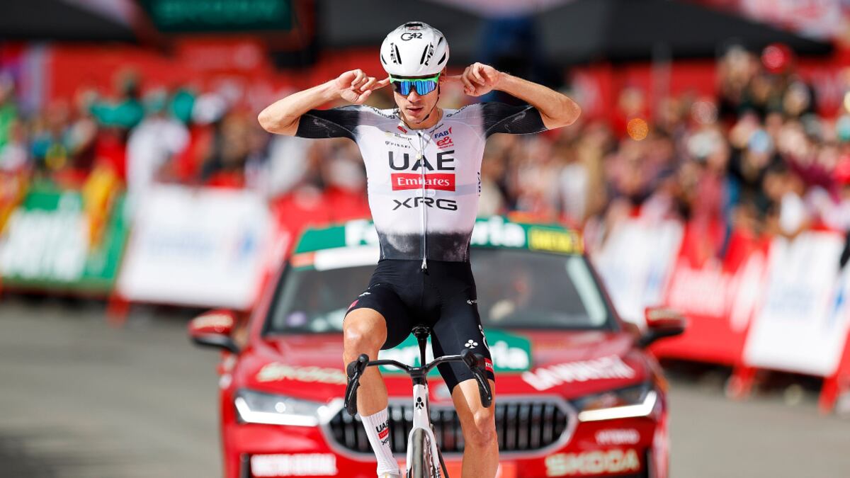 Arde La Vuelta a España: Ayuso tildó de dictadura al UAE, su propio equipo