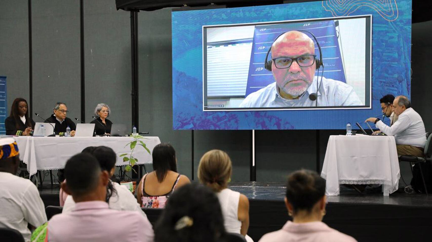 En la imagen se ve a Salvatore Mancuso en la JEP