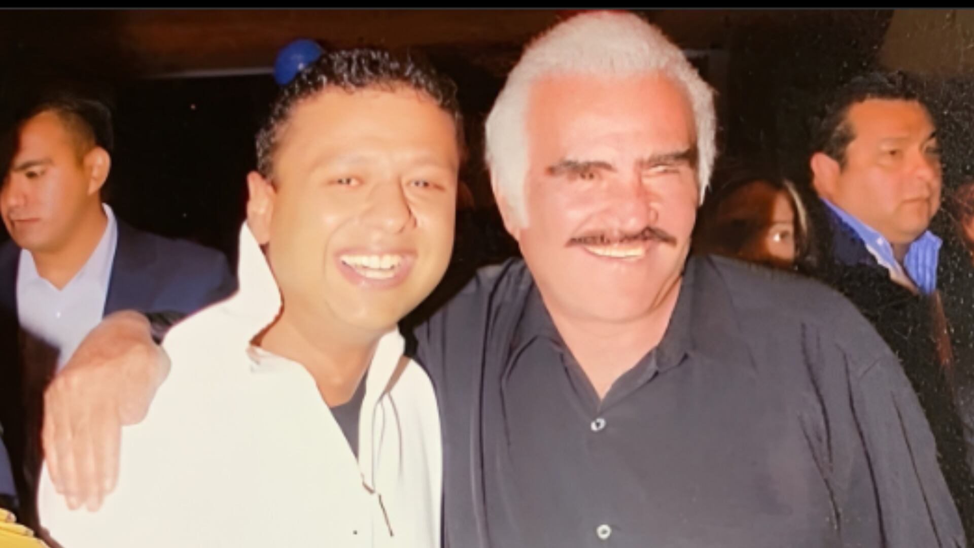 Rafael Santos recordó la vez que cantó para el cumpleaños de Vicente Fernández.