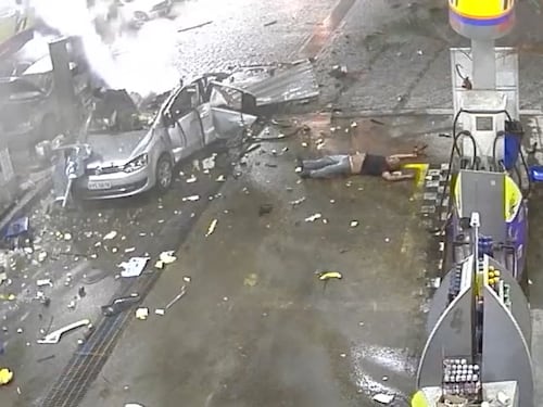 Automóvil explota en plena gasolinera de Brasil