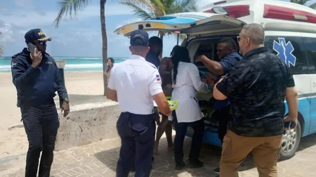 Foto dolor por muerte de empresario colombiano en Punta Cana: rescataron a sus hijos, pero él no sobrevivió.