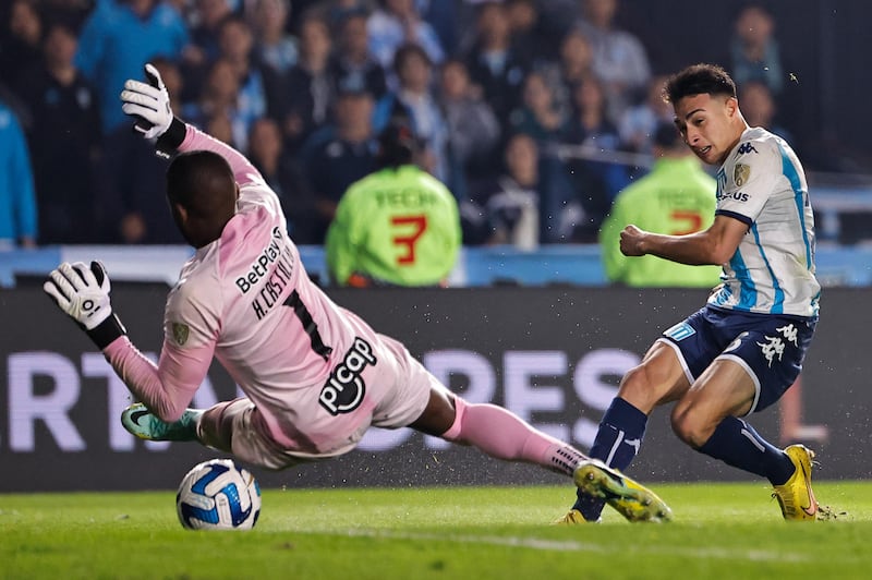 Nacional recibió un golpe de realidad y Racing lo eliminó de la Libertadores