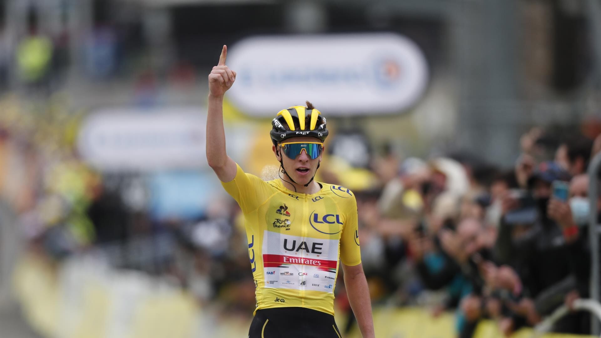 Higuita top 10 en la etapa 18, Pogacar volvió a ganar