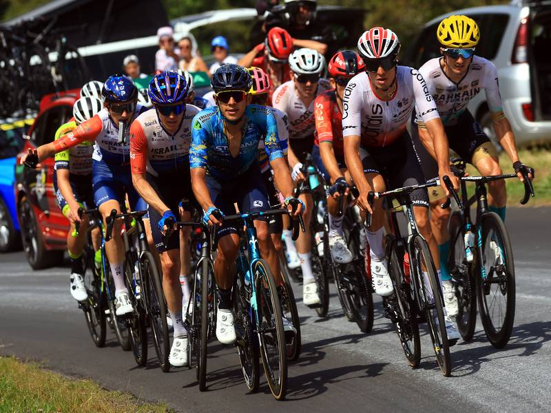 Un colombiano abandonó el Tour de Francia 2023 tras una masiva caída en la etapa 14