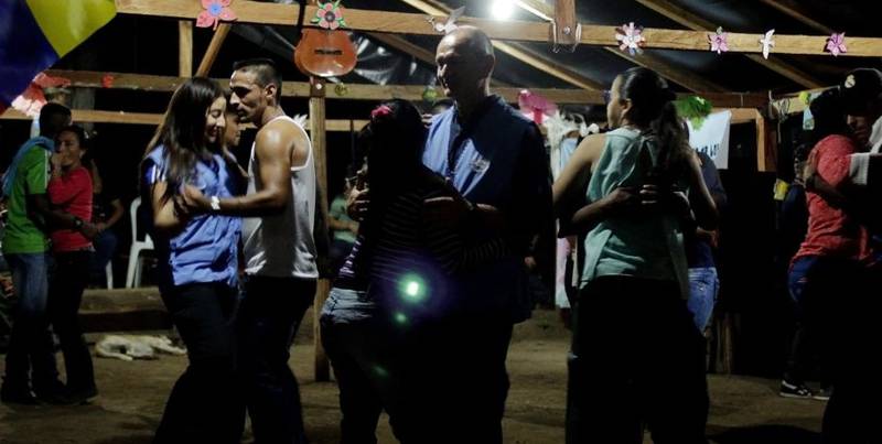 baile entre Farc y miembros de la ONU en Cauca