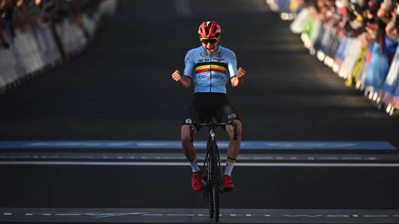 Evenepoel es el nuevo campeón del mundo de ciclismo en la categoría élite.