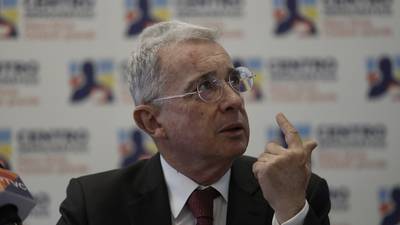¿De qué delitos? Human Rights Institute concluyó que el expresidente Álvaro Uribe es inocente