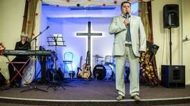 Pastor evangélico ‘presume’ en redes su boda con niña de 12 años