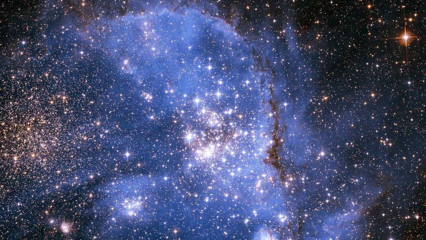 Estrellas jóvenes entran en espiral en el corazón de la pequeña Nube de Magallanes