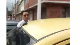 Taxista hace que pasajero de supuesto Uber se baje y se vaya en taxi