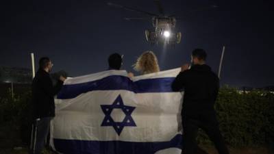 Rehenes israelíes baleados por error habían ondeado bandera blanca